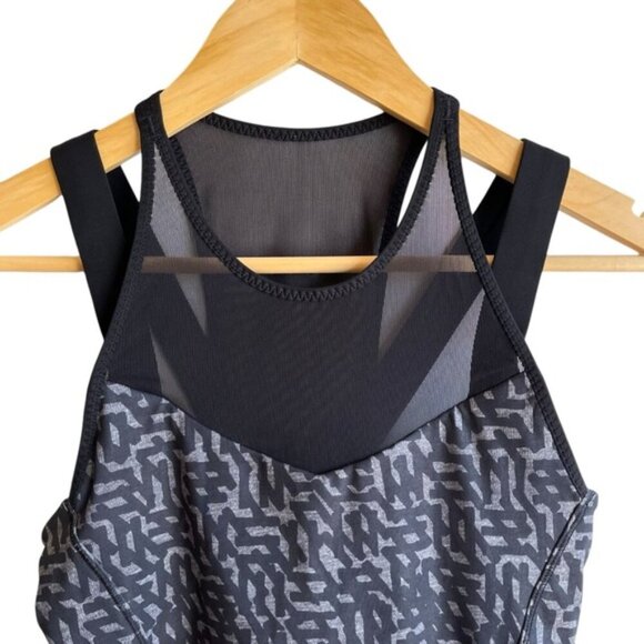 Lululemon Running In The City Tank Size 4 Black Gray Mesh - Picture 3 of 10